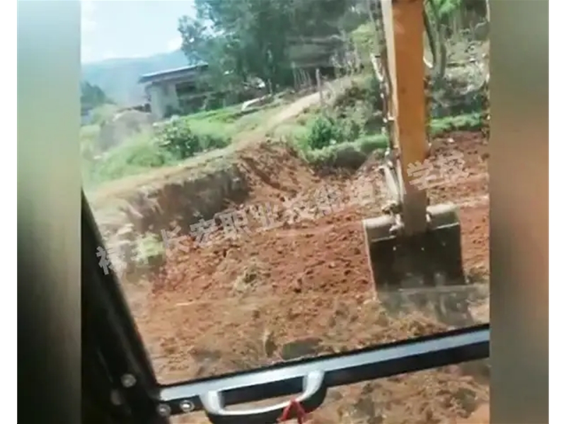 德宏挖機學員就業實拍