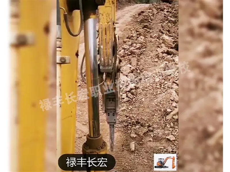 蒙自挖機學員就業實拍