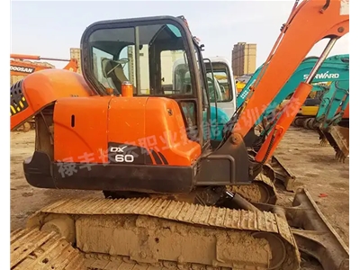 挖機(jī)駕駛?cè)藛T培訓(xùn)