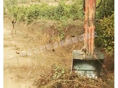 挖機(jī)培訓(xùn)學(xué)員臨滄工地